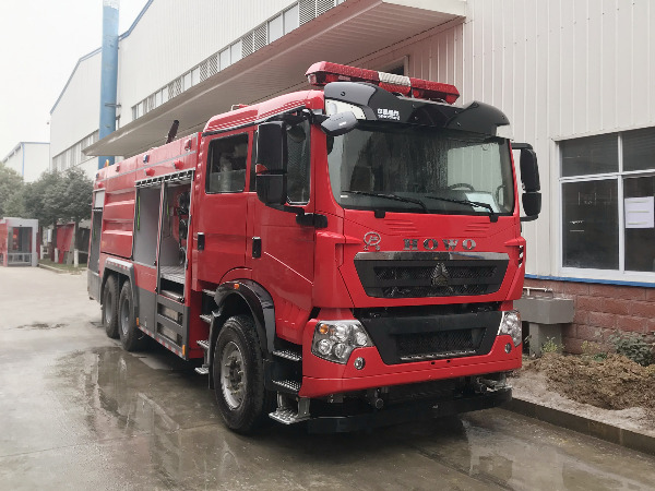 重汽雙橋干粉泡沫聯(lián)用消防車(chē)