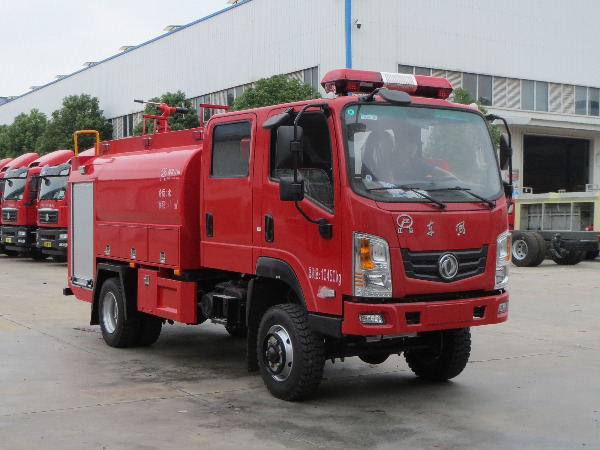 東風(fēng)4.5噸四驅(qū)供水車
