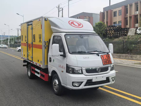 東風(fēng)途逸爆破器材運(yùn)輸車