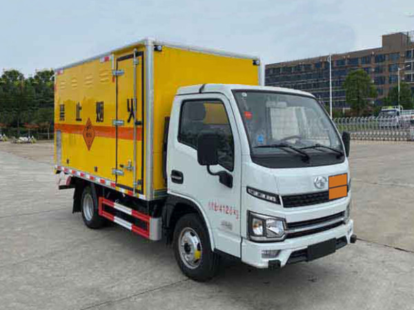 躍進(jìn)福運(yùn)S80爆破器材運(yùn)輸車