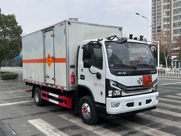 東風5噸煙花爆竹運輸車