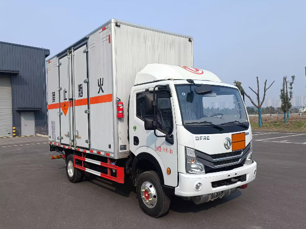 東風4米1煙花爆竹運輸車