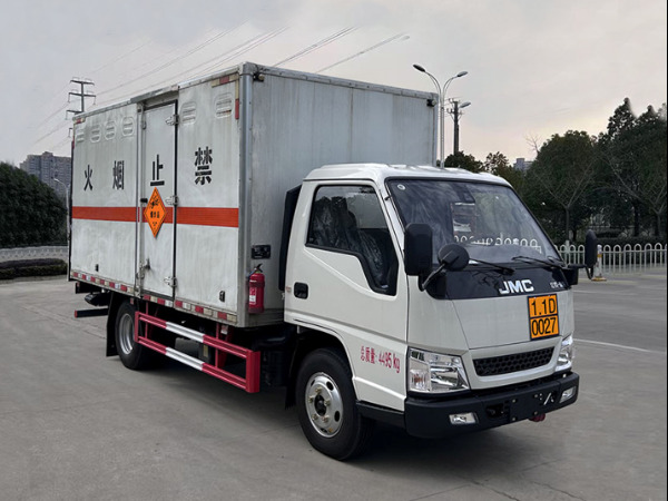 江鈴藍(lán)牌爆破器材運(yùn)輸車(chē)