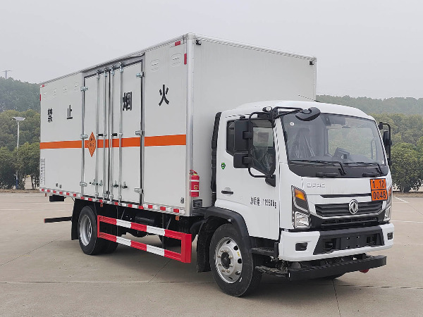 東風凱普特煙花爆竹運輸車