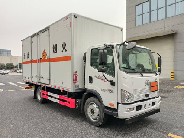 解放5米5煙花爆竹運輸車