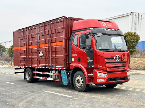 解放J6L腐蝕性物品廂式運輸車