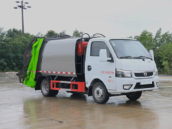 東風途逸壓縮式垃圾車(5立方)