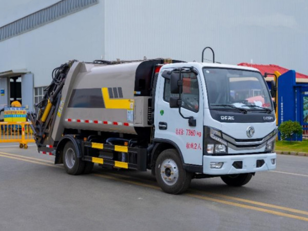 東風多利卡壓縮式垃圾車(7立方)