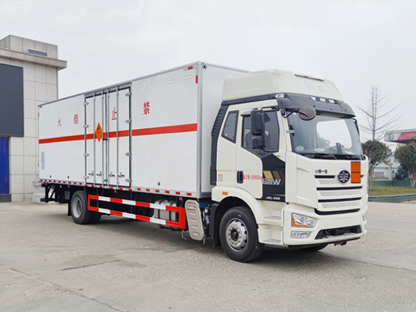 8米6爆破器材運(yùn)輸車