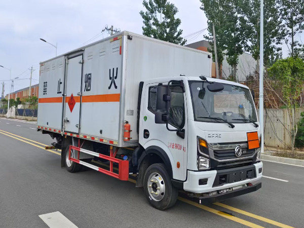 東風凱普特5噸爆破器材運輸車