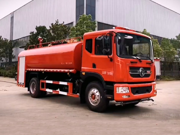 東風(fēng)多利卡D9消防灑水車