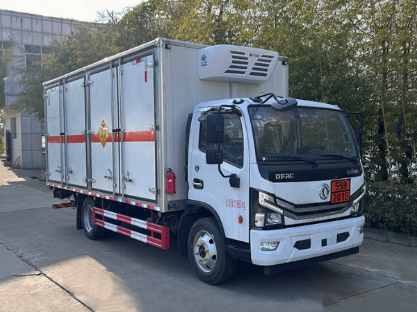 東風(fēng)5米2氧化性物品廂式運(yùn)輸車