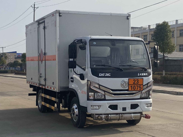 東風(fēng)4米1易燃?xì)怏w廂式運(yùn)輸車