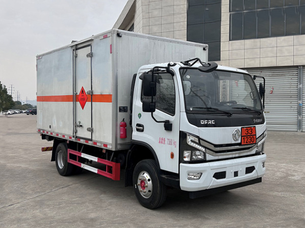 東風(fēng)4米1易燃液體廂式運(yùn)輸車