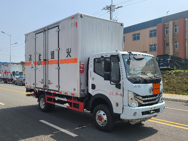 東風(fēng)藍牌雜項物品廂式運輸車