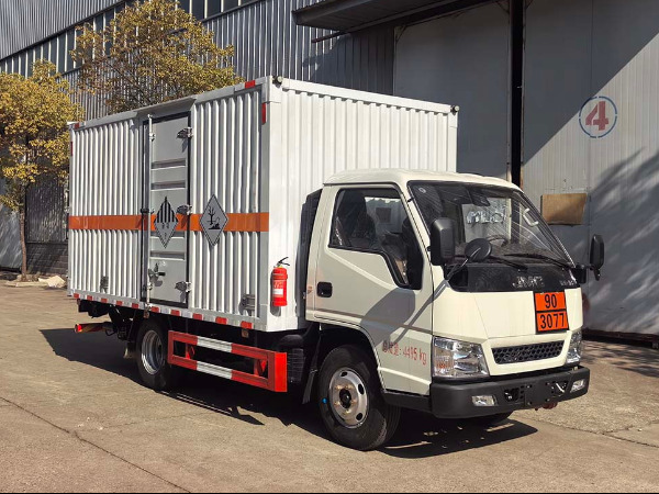 江鈴4米2雜項(xiàng)物品廂式運(yùn)輸車(chē)