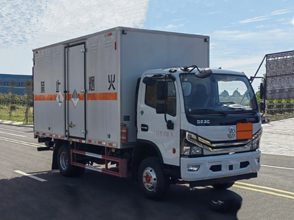 東風(fēng)5噸雜項物品廂式運輸車