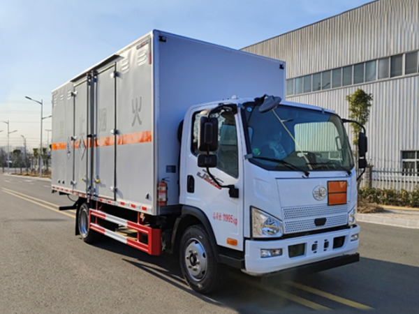 解放5米2雜項(xiàng)物品廂式運(yùn)輸車(chē)