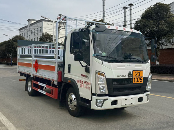 重汽悍將氣瓶運(yùn)輸車