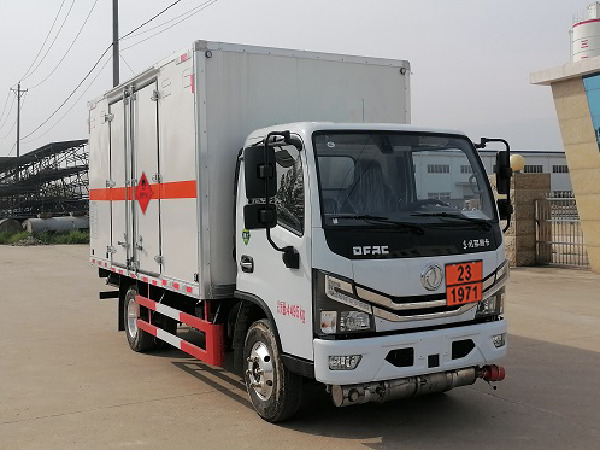 東風(fēng)4米1易燃?xì)怏w廂式運(yùn)輸車