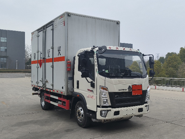 重汽悍將易燃?xì)怏w廂式運(yùn)輸車