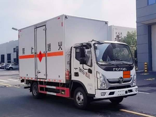奧鈴藍(lán)牌易燃液體廂式運(yùn)輸車