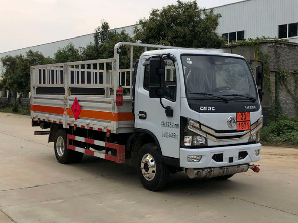 東風(fēng)4米1氣瓶運(yùn)輸車