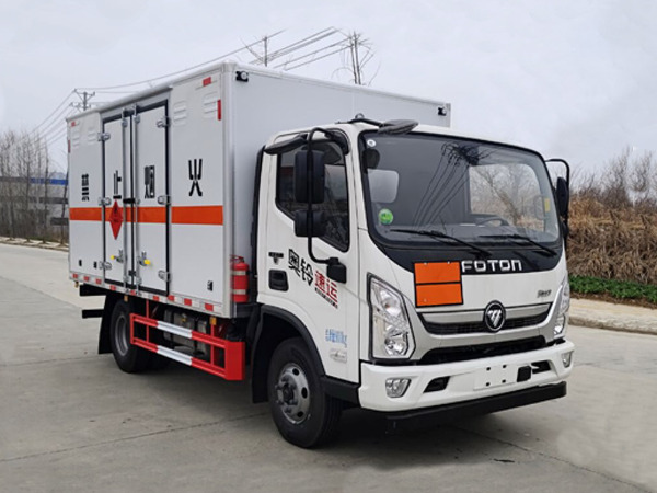 奧鈴5噸易燃液體廂式運(yùn)輸車