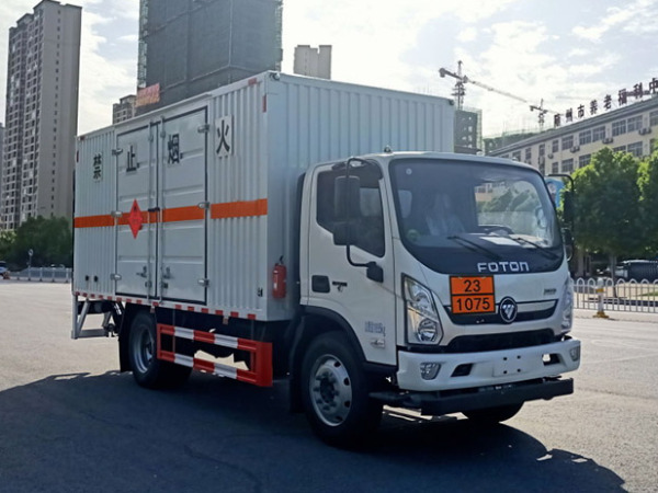 奧鈴5米2易燃?xì)怏w廂式運(yùn)輸車
