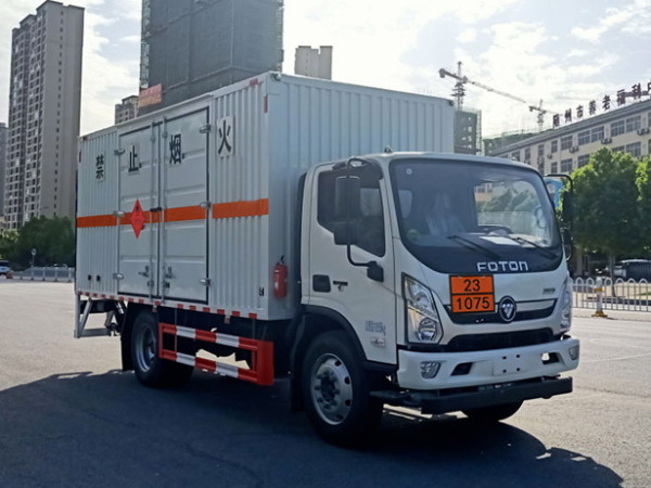 奧鈴5米2易燃液體廂式運(yùn)輸車
