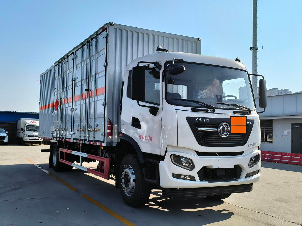東風(fēng)天錦易燃液體廂式運(yùn)輸車