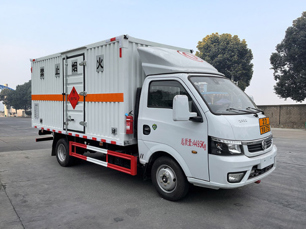 東風(fēng)途逸易燃液體運(yùn)輸車