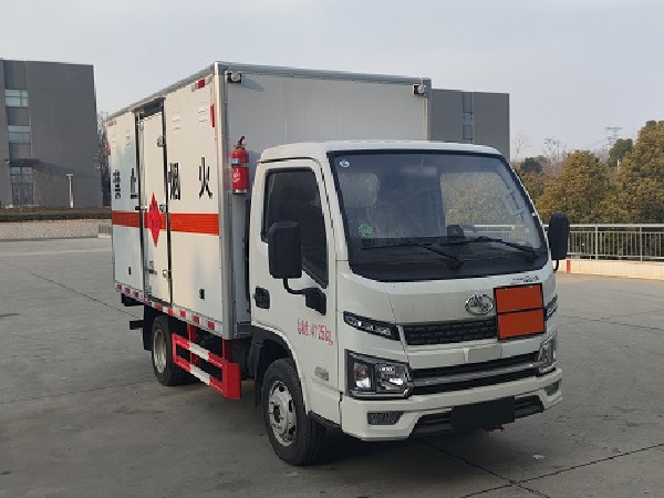 躍進(jìn)福運(yùn)易燃液體廂式運(yùn)輸車