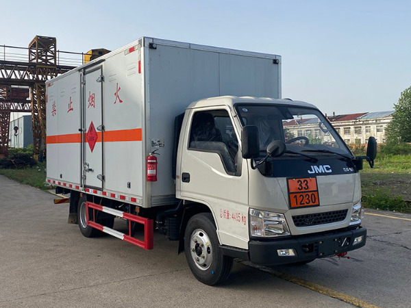 江鈴易燃液體廂式運(yùn)輸車