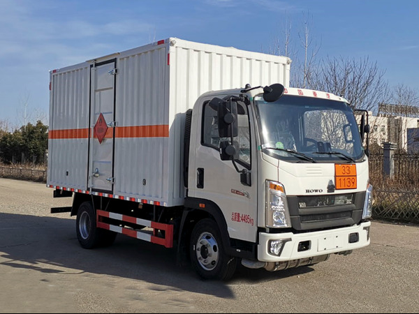 重汽悍將易燃液體廂式運(yùn)輸車