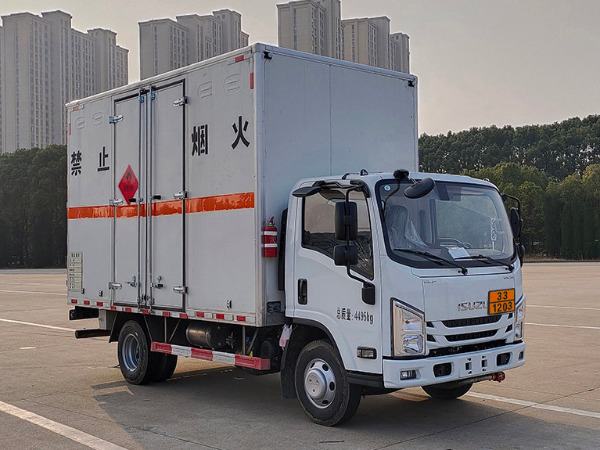 五十鈴易燃液體廂式運(yùn)輸車