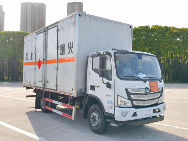 歐馬可5米2易燃液體廂式運(yùn)輸車