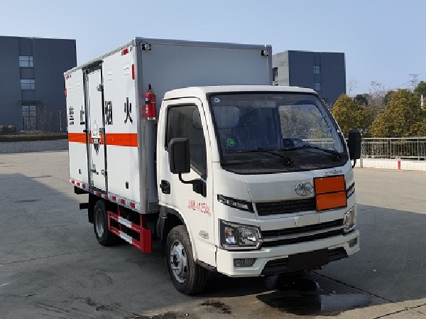 躍進福運S80腐蝕性物品廂式運輸車