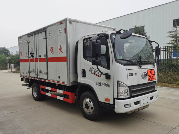 解放藍牌腐蝕性物品廂式運輸車