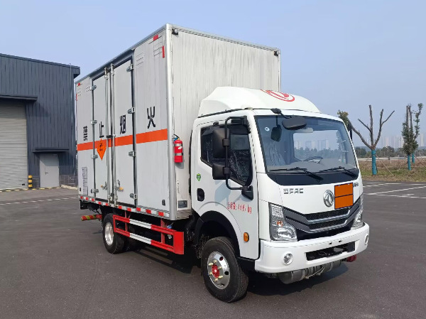 東風(fēng)多利卡爆破器材運(yùn)輸車