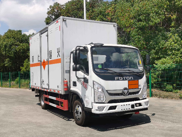 奧鈴藍(lán)牌爆破器材運(yùn)輸車