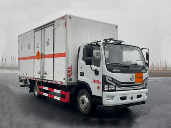 東風(fēng)5米2爆破器材運(yùn)輸車