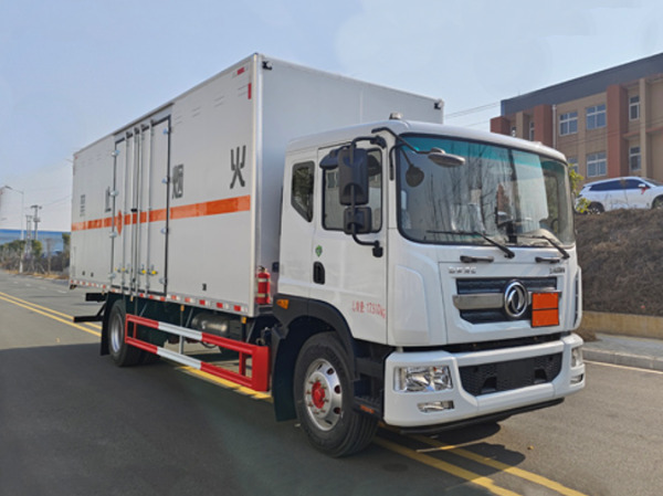 東風多利卡D9爆破器材運輸車