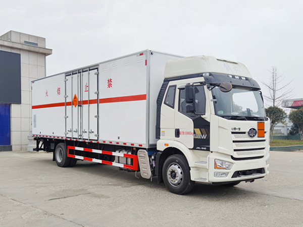 解放8米6爆破器材運輸車