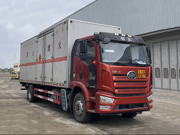 解放J6L爆破器材運輸車