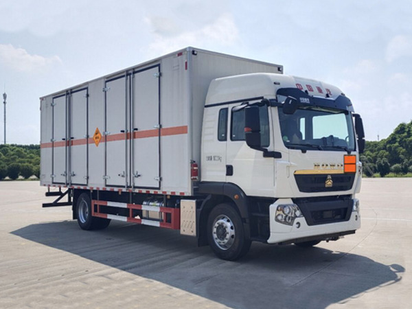 重汽豪沃爆破器材運輸車