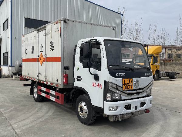 東風4噸煙花爆竹運輸車