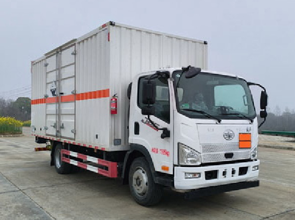 解放5米2腐蝕性物品廂式運輸車