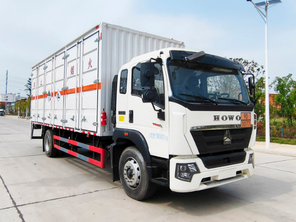 重汽豪沃雜項物品廂式運輸車