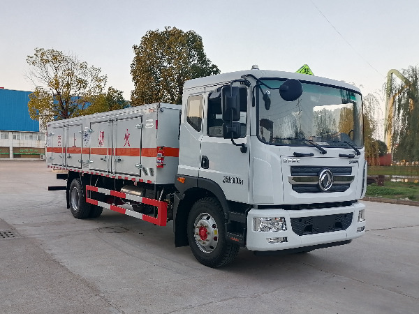 東風(fēng)D9毒性氣體廂式運(yùn)輸車
